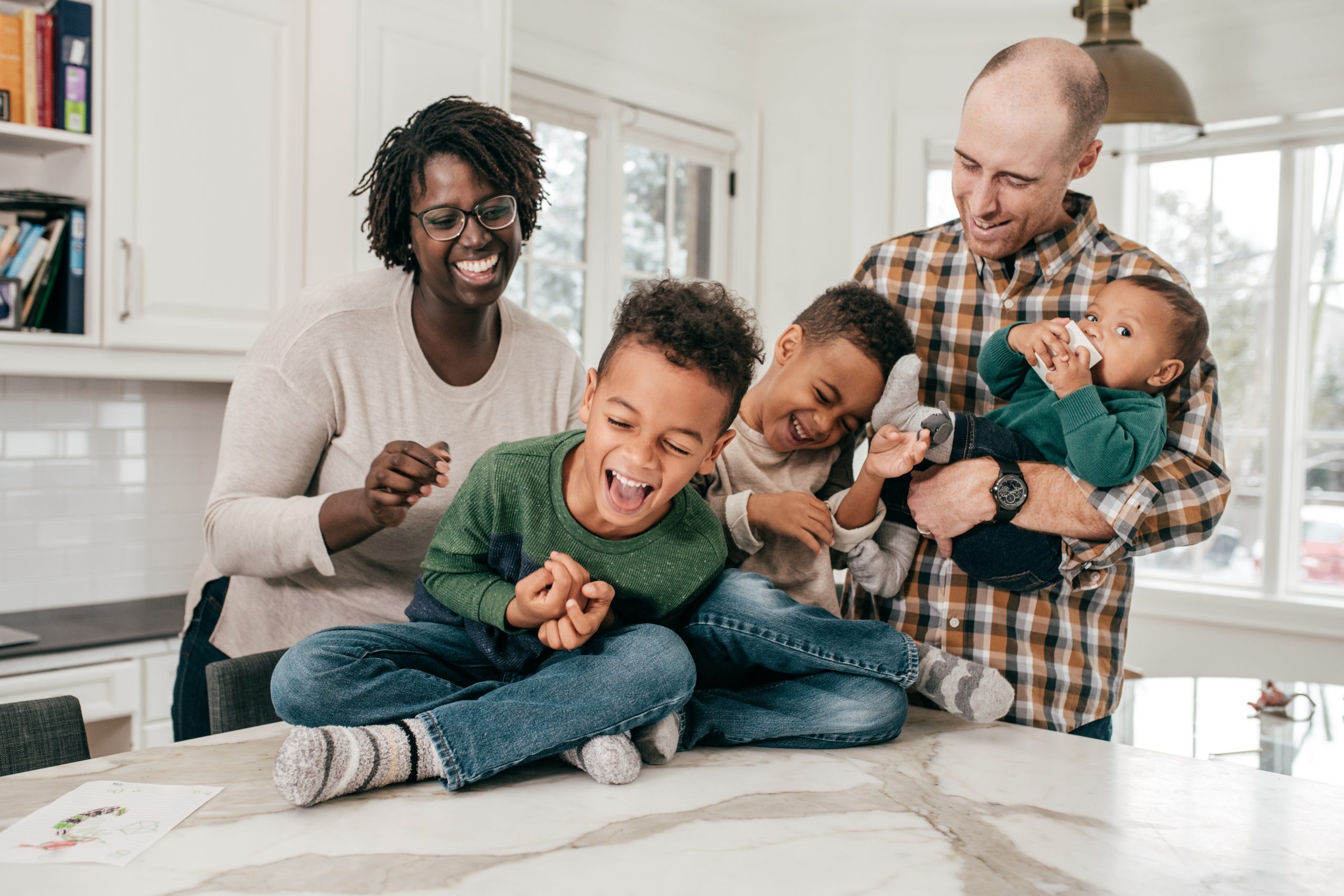 family with 3 little kids Parents and 3 kids at home